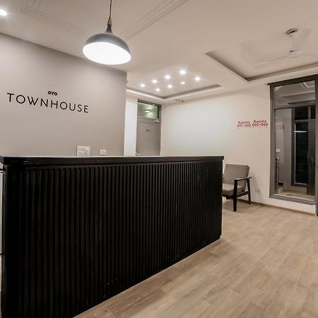 Townhouse 330 Dlf Phase-2 Near Leisure Valley Park Gurgaon Extérieur photo